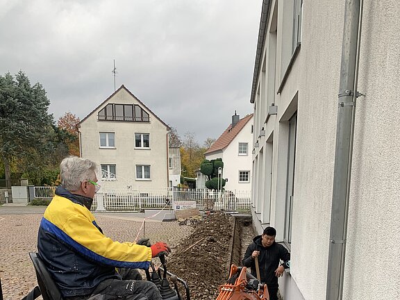 Bagger beim Grabenausheben