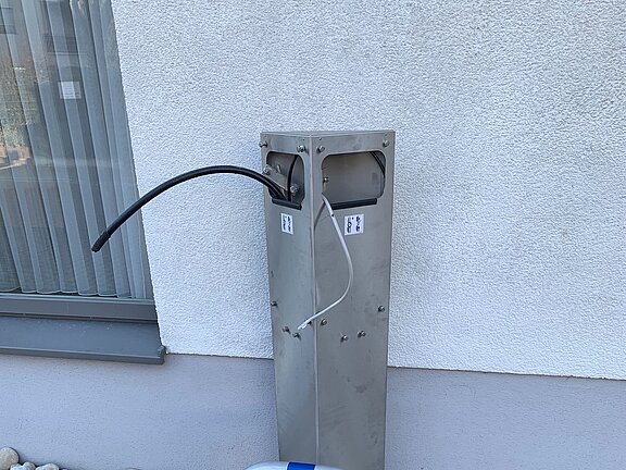 Doppelstehle mit Kabeln ohne Ladebox