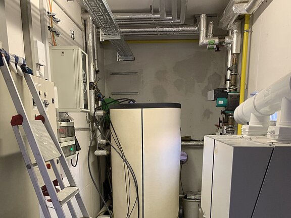 Kabel im Keller vor Montage